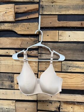 Soma vanishing 360 wireless Beige Bra Size 40D